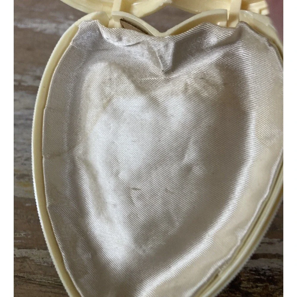 Vintage plastic presentation jewelry case ivory heart shaped relief design Coro
